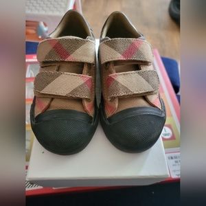 Toddler  burberry shoes